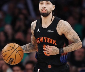 虎扑NBA-28岁生日快乐！NBA官方晒阿尔瓦拉多赛场照为其庆生