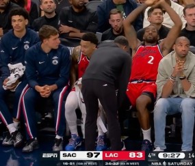 虎扑体育-伤不起啊！伦纳德防守时又被撞到&amp;一瘸一拐 已确定退赛！